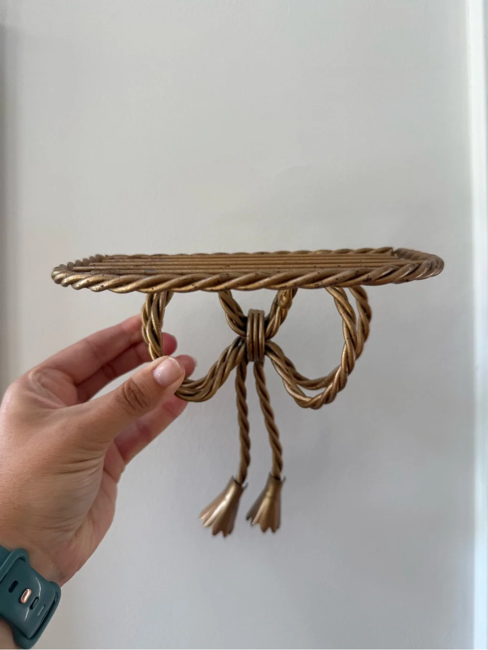 Golden rope bow mini shelf